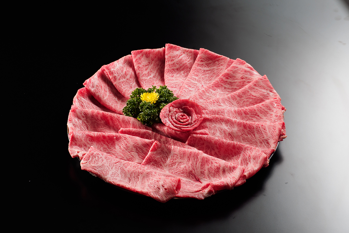 和牛十圖期間限定A5和牛「近江澤井姬牛排丼」第二份半價。（示意圖：品牌提供）