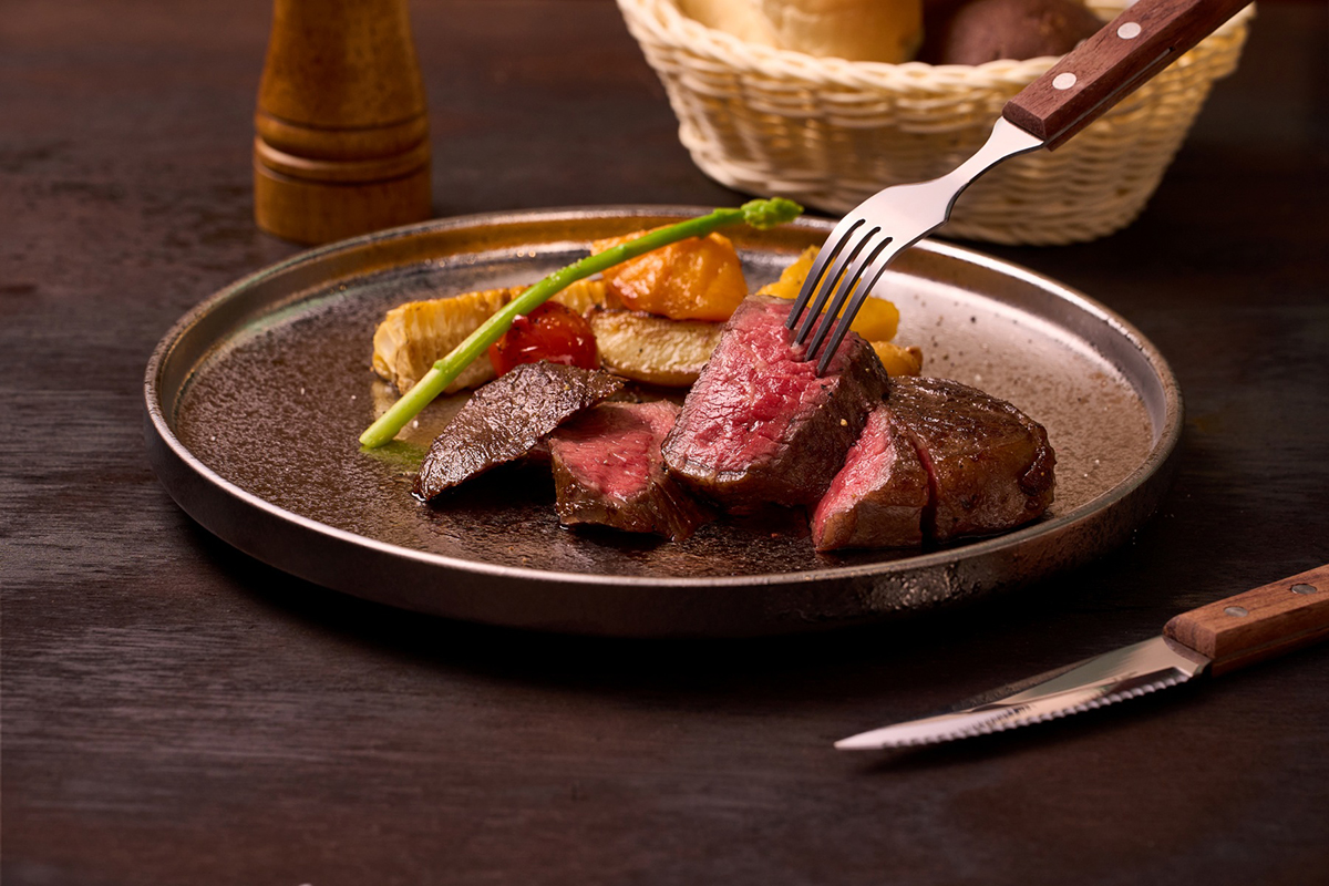 TOK牛排屋超大「排」，自助吧吃到飽398元起。（示意圖：品牌提供）