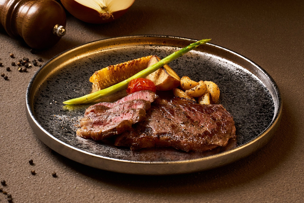 TOK牛排屋超大「排」，自助吧吃到飽398元起。（示意圖：品牌提供）