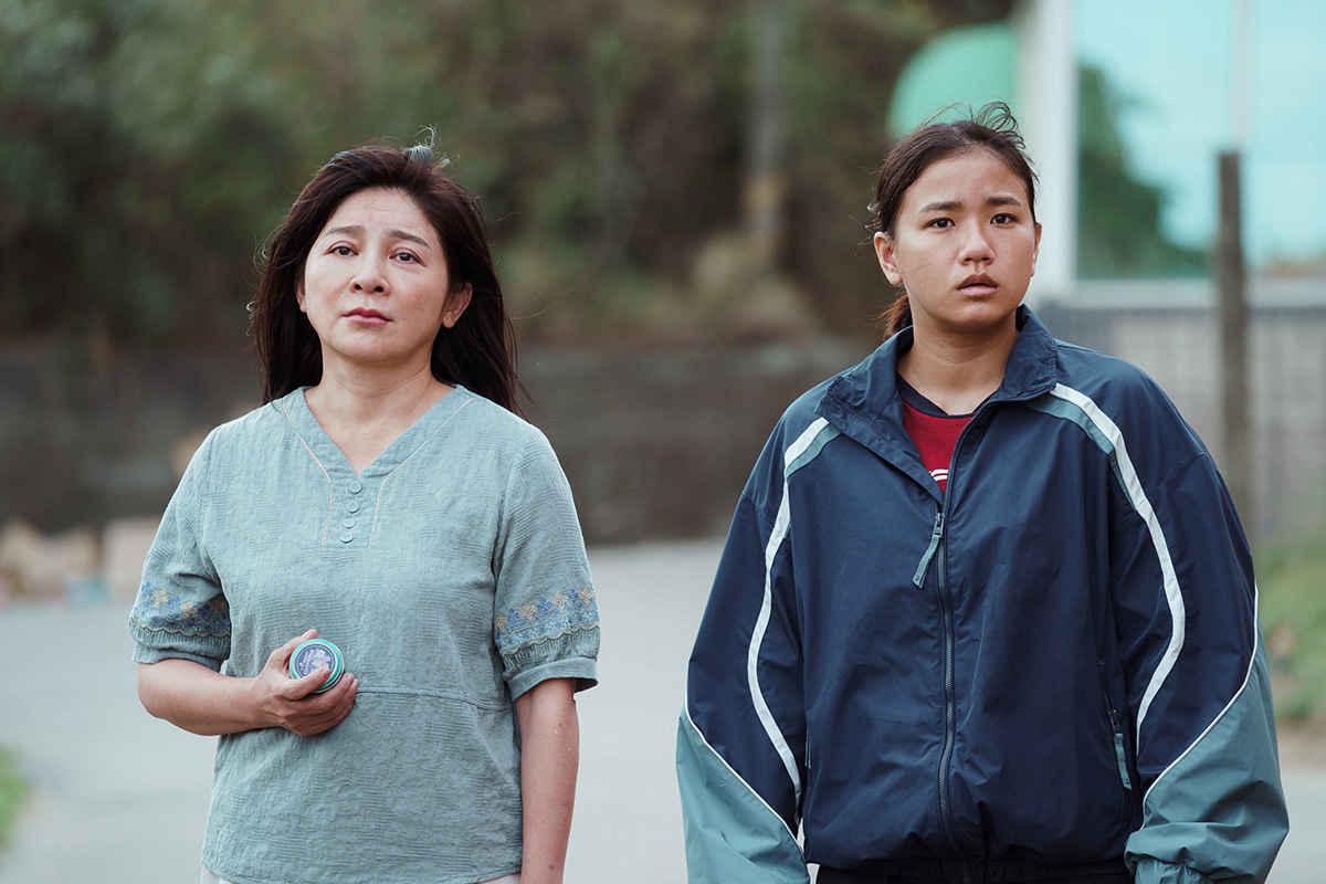 【車勢星聞】王彩樺（左）在《恨女的逆襲》中飾演林怡婷的母親。（照片/華映娛樂提供）