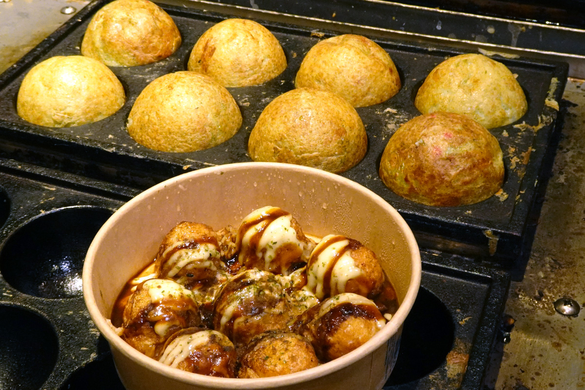 巨無霸章魚燒巨大體積足足是一般章魚燒的數倍之多。