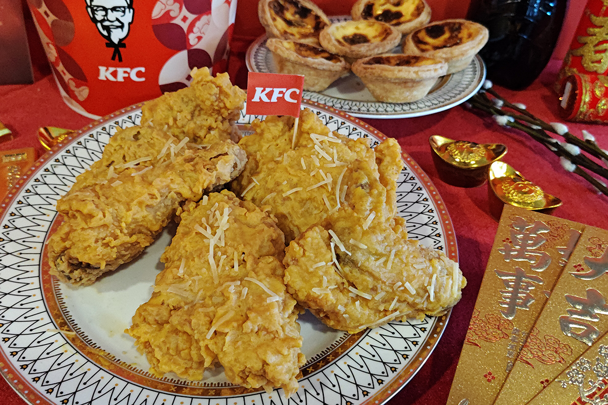 肯德基「高含金量」富貴金沙起司脆雞、金幣造型「開運金沙沾醬」每吃一口都開運。（示意圖）