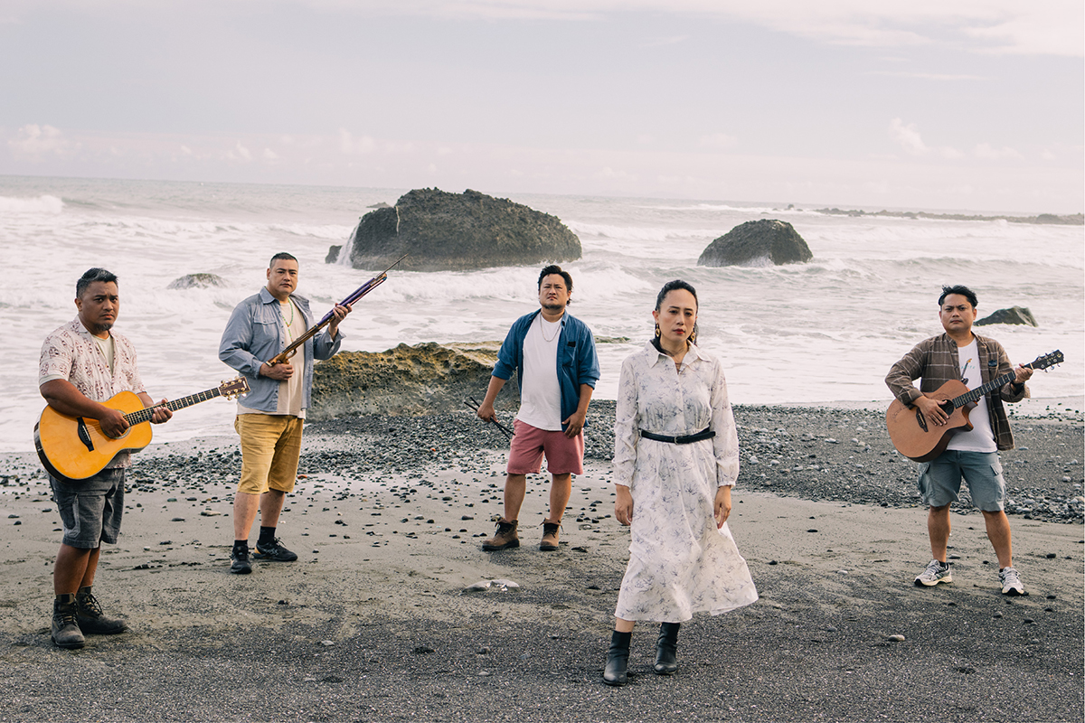 【車勢星聞】嵐馨樂團首張同名專輯問世，阿美族語Rap譜寫傳承心聲。（圖：風潮音樂提供） 