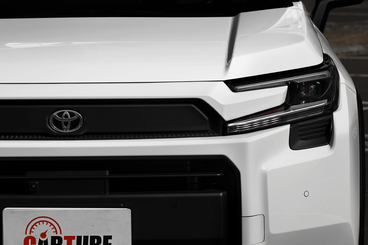 剛健筆直的線條，搭配Adventure更加肌理分明的設定，帶來宛如純種越野車的不羈率性。