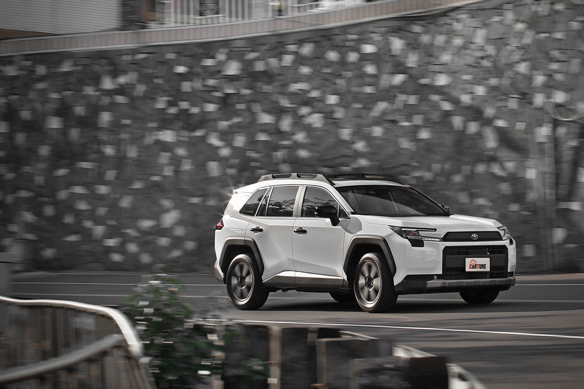 整體而言全新RAV4是款開來讓人愉悅的新車，輕鬆寫意得教人嘴角不禁上揚的那種。