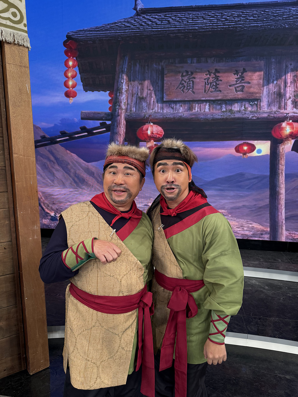 【車勢星聞】胡瓜與歐漢聲不惜犧牲形象「扮山賊」化身臥底。(照片/ 華視提供)