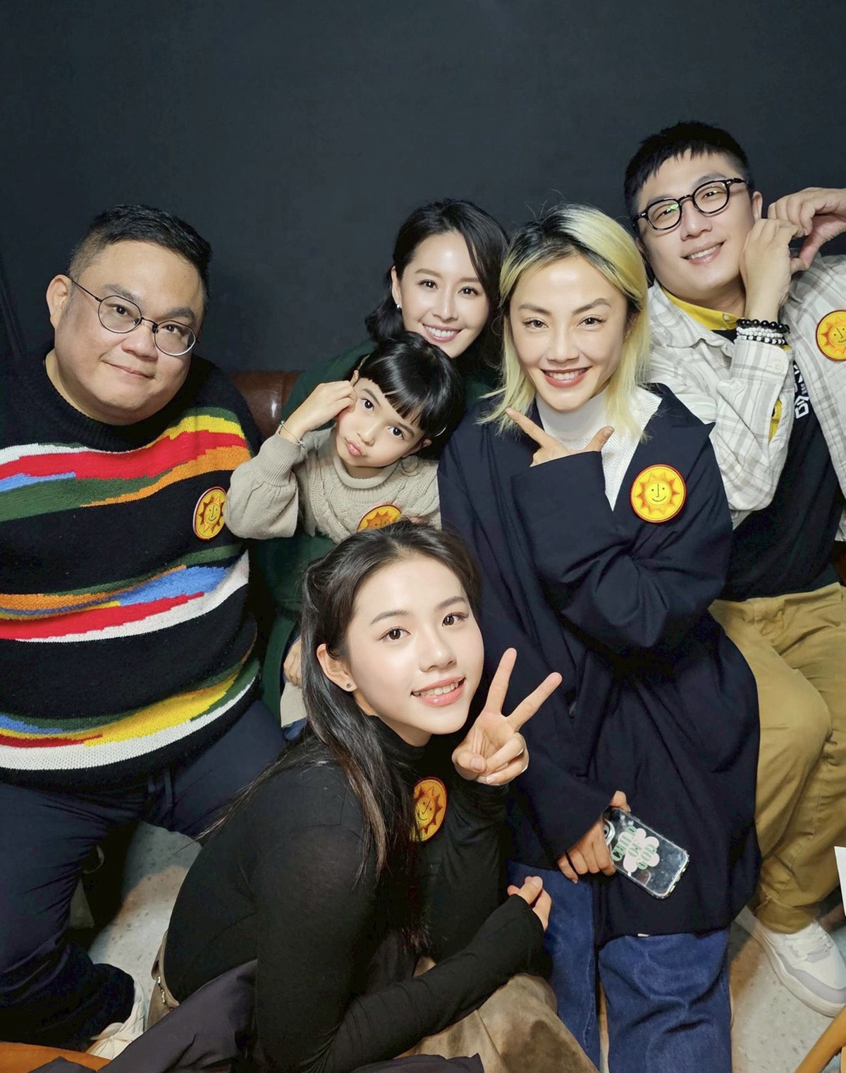 【車勢星聞】《陽光女子合唱團》親子場一家人合影。(照片提供/壹壹喜喜電影)