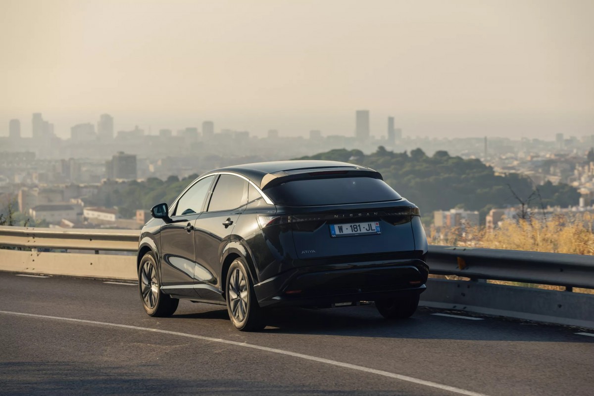 透過太陽能充電，在陽光充足的狀況下，每日可為車輛增加約23公里的續航里程。