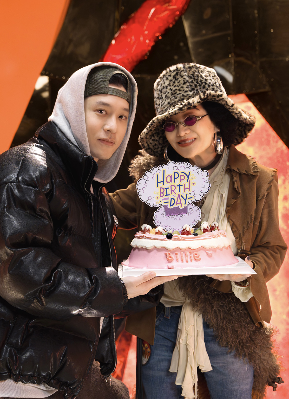 【車勢星聞】傳奇女王回歸，周湯豪自然是百忙中也要抽空執導MV。(照片提供：環球音樂)