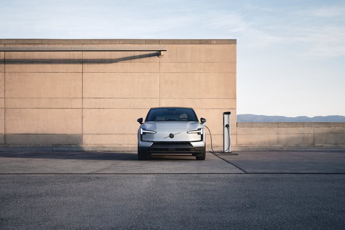 EX30單馬達Range與雙馬達Performance配置的三元鋰電池會有過熱情況，Volvo建議充電勿超過70%則能大幅降低風險。