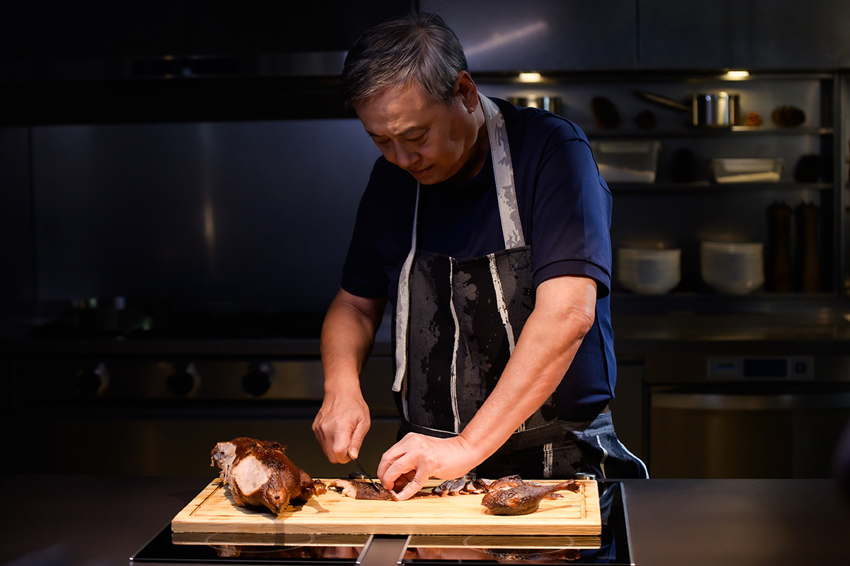 【車勢星聞】李崗耐心執著誕生「李家宴」，鴨皮破了就不賣。（圖：李家宴提供）