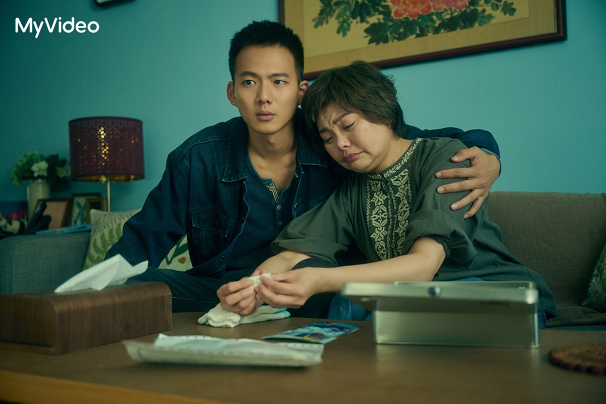 【車勢星聞】《那些你不知道的我》吳念軒（左）飾演警探，對角色個性有共鳴。（圖：台灣大哥大MyVideo提供）