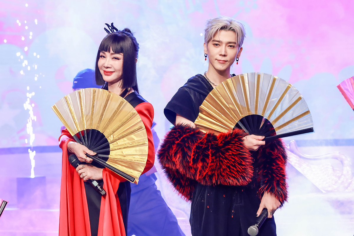 【車勢星聞】陳美鳳在千呼萬喚下，終於曝光合作唱跳舞蹈的大咖男歌手畢書盡，陳美鳳說兩個人是在公益活動上認識結緣的，然後在畢書盡演唱會兩個人合作是第一次，這一次除夕夜的演出讓她更感動。(照片提供：民視)