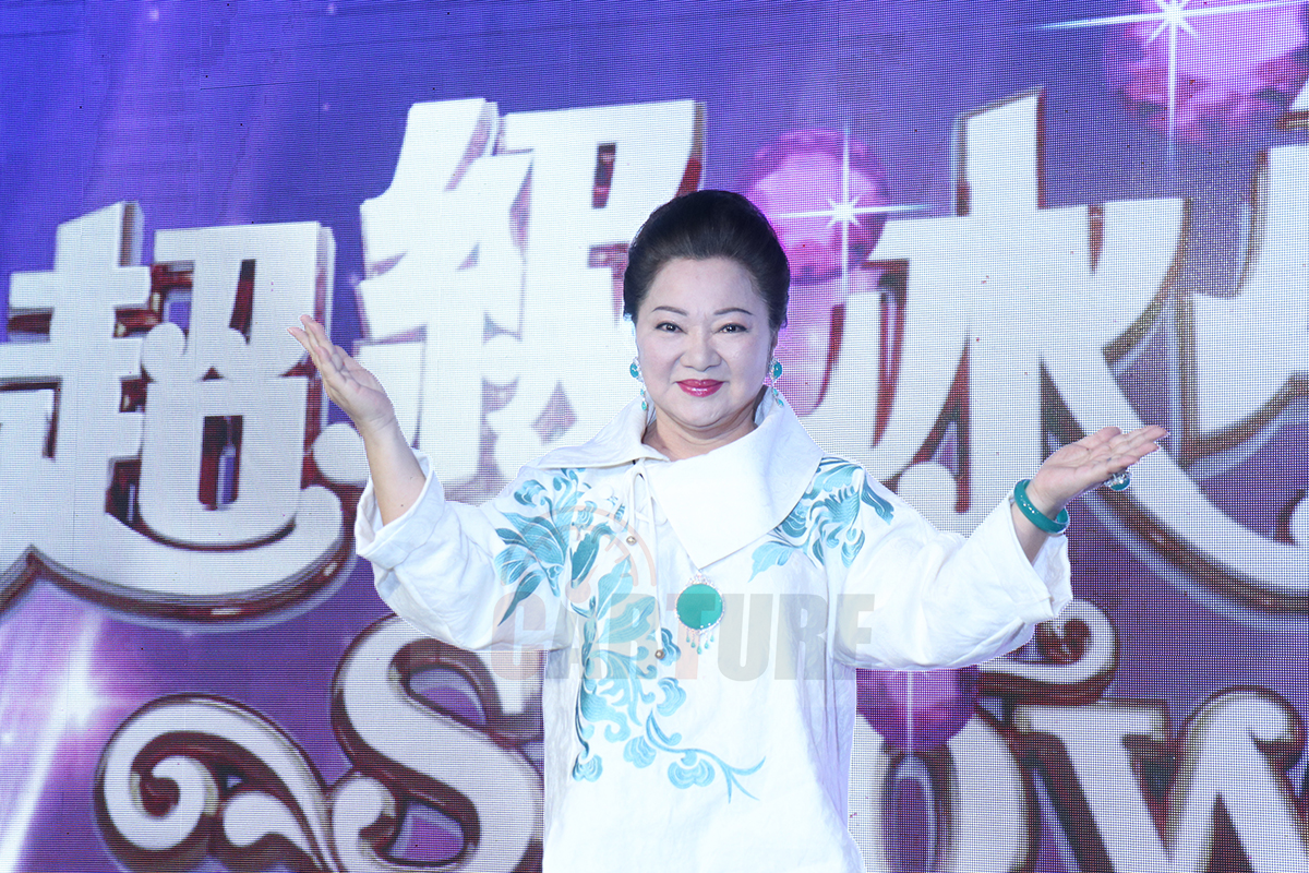 【車勢星聞】影音／《超級冰冰Show》白冰冰慰勞工作人員，尾牙現場眾星雲集。（圖：車勢星聞）