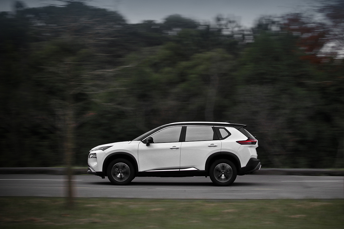 204ps最大馬力與30.6kg-m峰值扭力，為X-Trail帶來兼具輕盈與敏銳的加速快感。