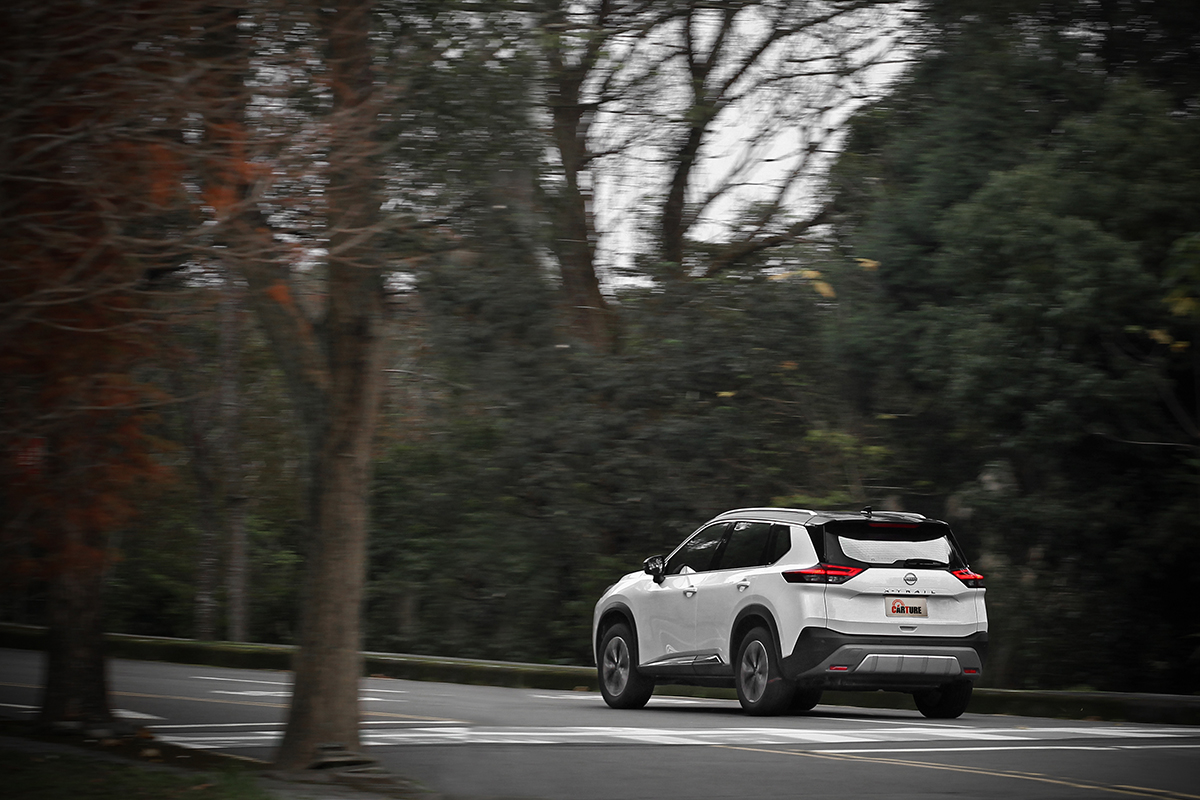 諸如螢幕數位連動功能或DAA疲勞駕駛警示系統等機制，旨在協力打造更安全貼心駕馭環境。