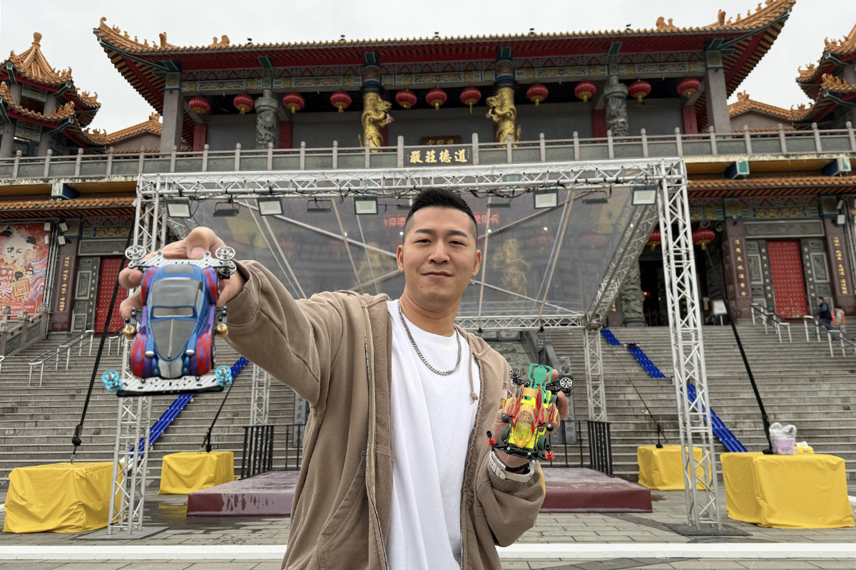 【車勢星聞】草爺砸重金，斥資七位數，舉辦第一屆「神行盃國際四驅車大賽」。(照片提供：紅心字會)