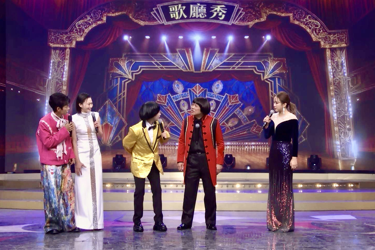 【車勢星聞】《民視第一發發發》利用Ai科技邀豬哥亮「現身」加入主持群。（圖：民視提供）