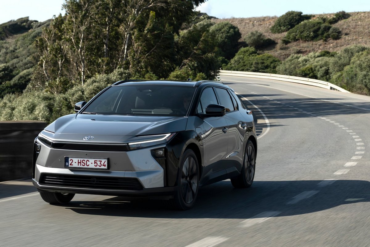 單馬達電動車若馬達故障則會無法行駛。