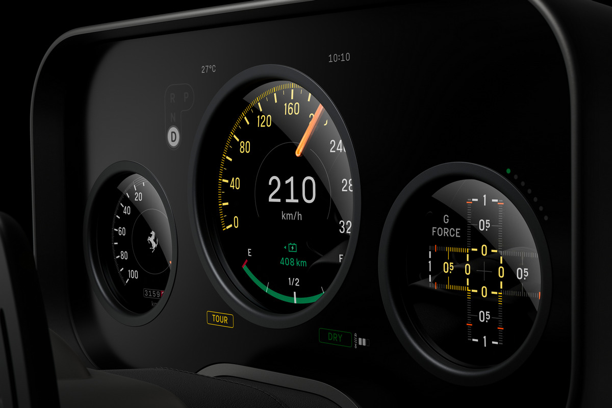 數位儀表保留傳統三環造型，但其實是用OLED螢幕。