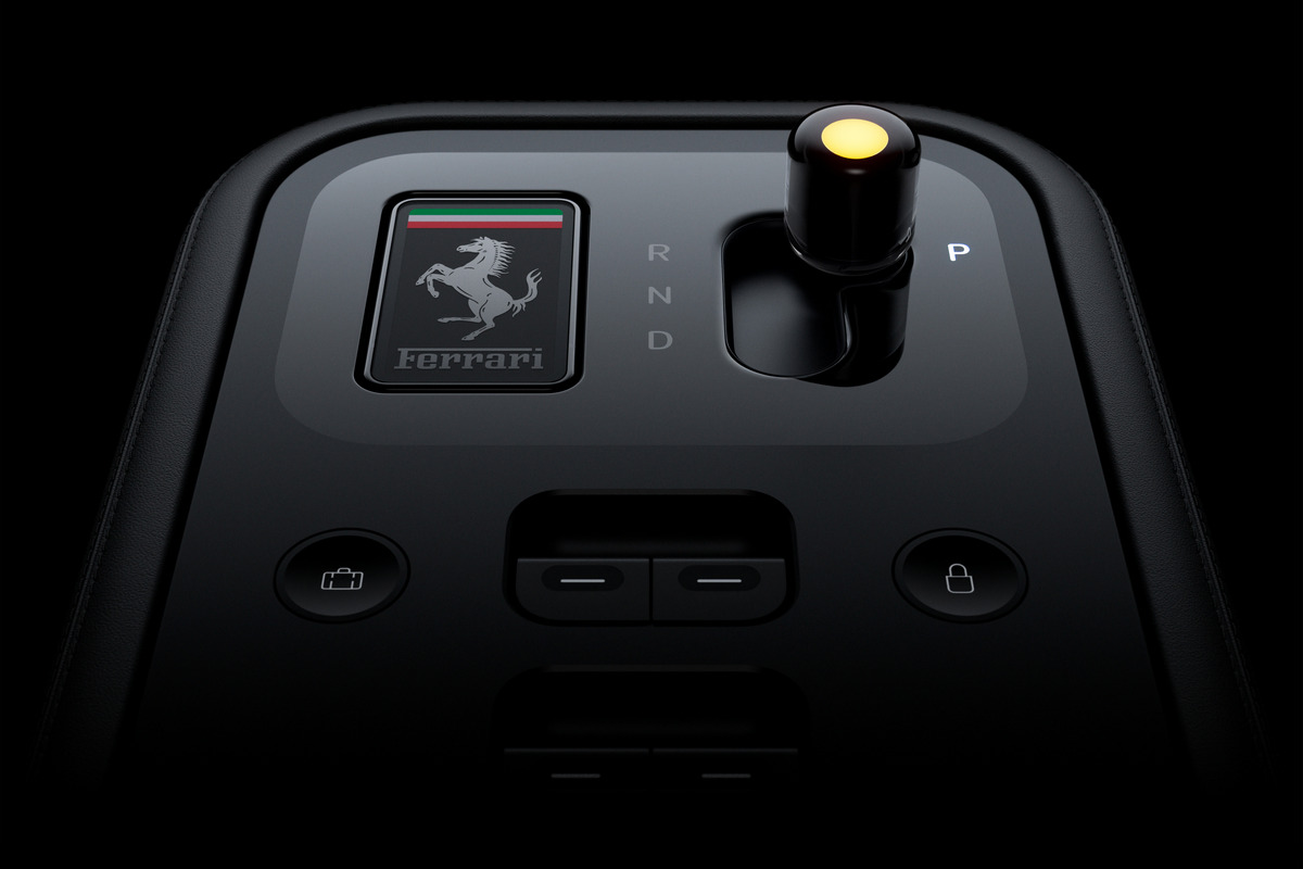 啟動車輛須將鑰匙推入到位。