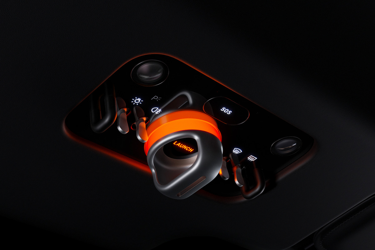 車頂配置Launch鍵，無論設計或是操作都很有飛機儀式感。