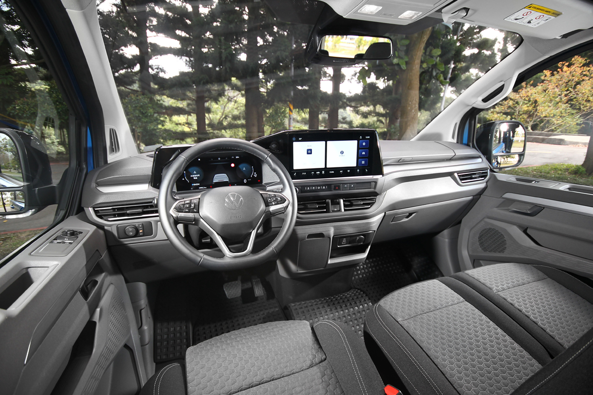 全新格局和12吋數位儀錶與13吋觸控多媒體螢幕帶來科技和實用感受。