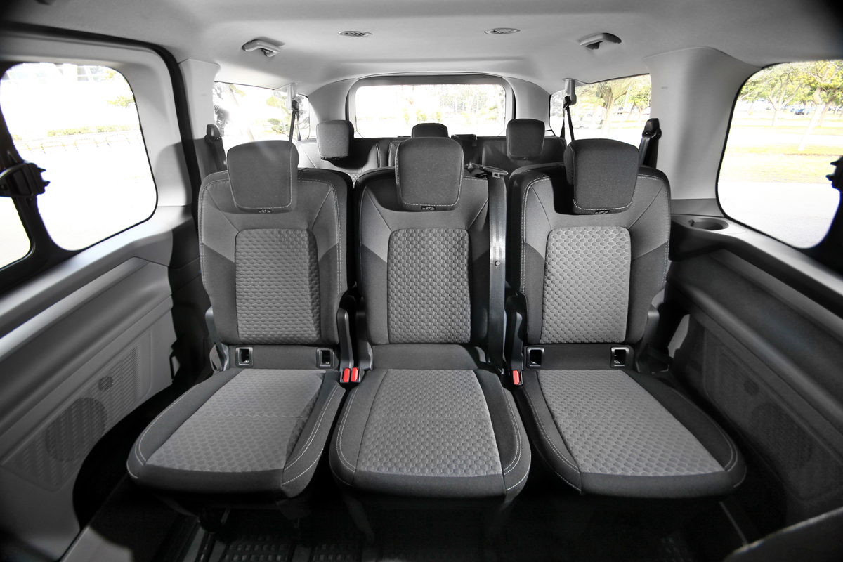 Caravelle配置3/3/3九人座。