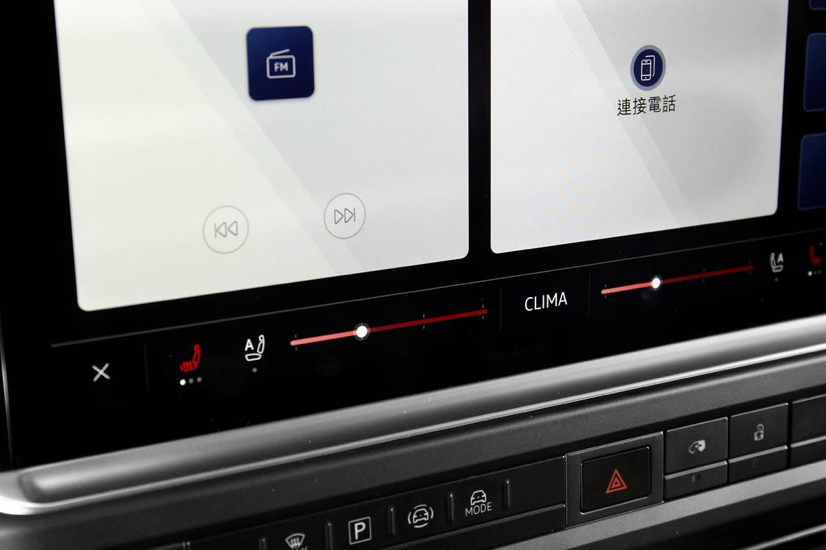 雙前座配備加熱功能。