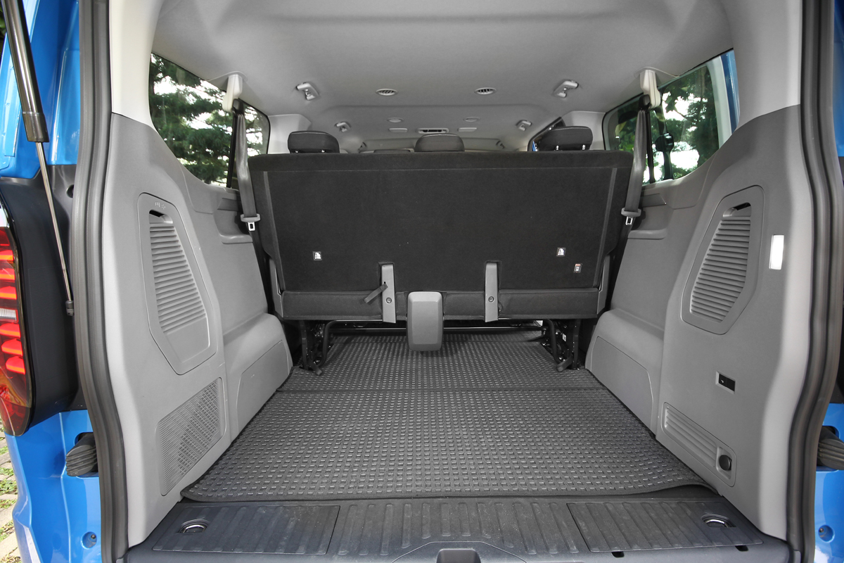 若座椅拆卸後能創造出相當寬大的置物空間。