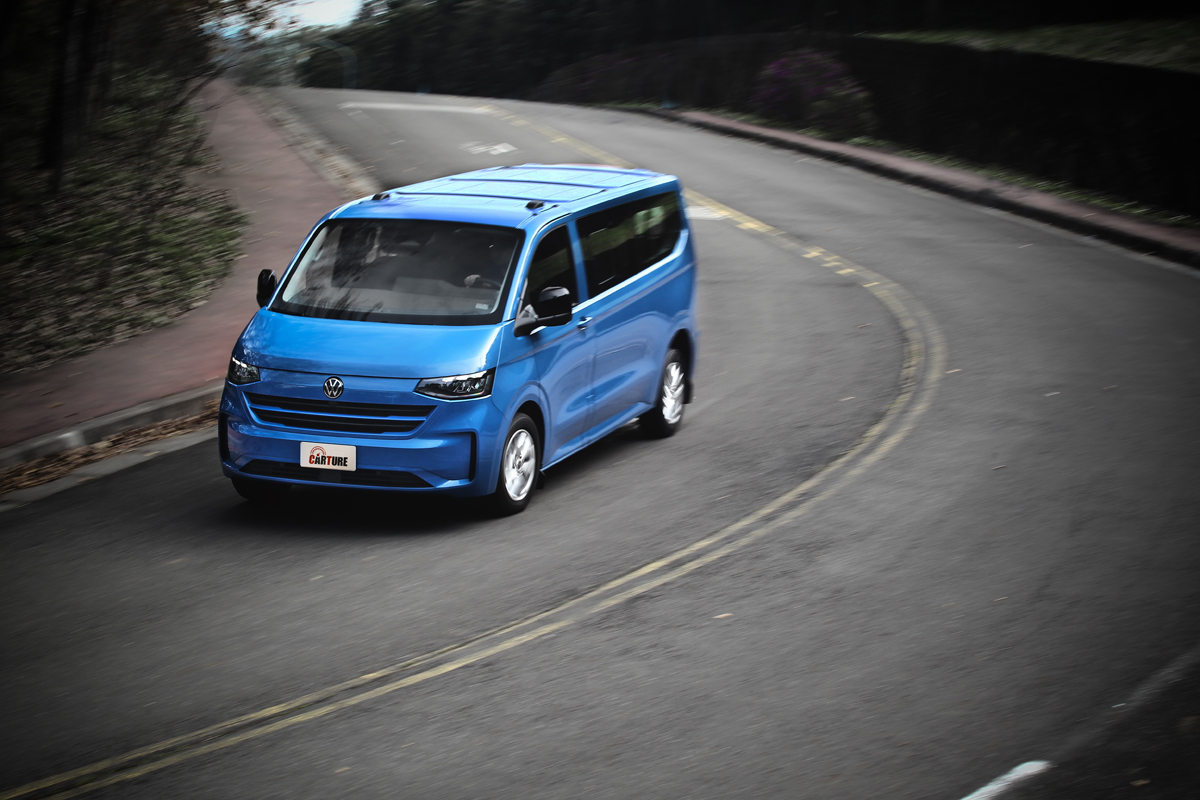 動力雖有所不同，但加速依舊相當飽滿充沛。