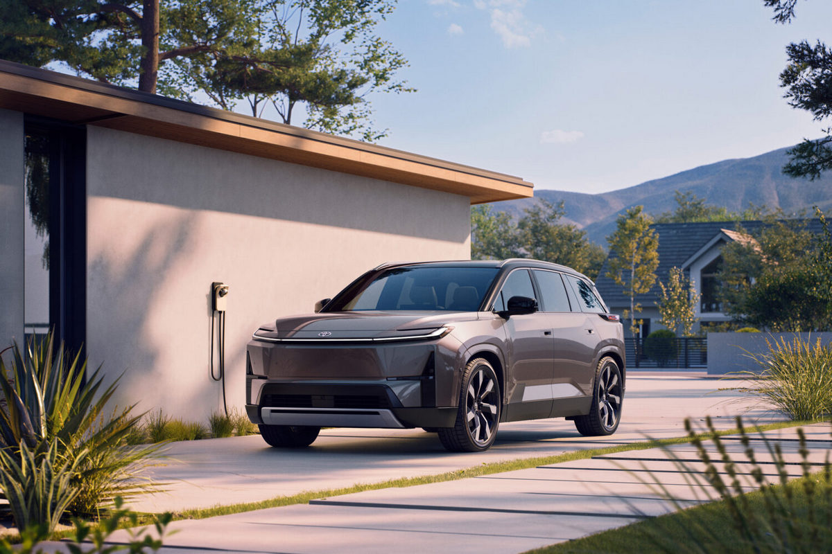 純電Highlander提供77kWh(前驅/四驅、221hp、461公里)與95.8kWh(四驅、338hp、515公里)。