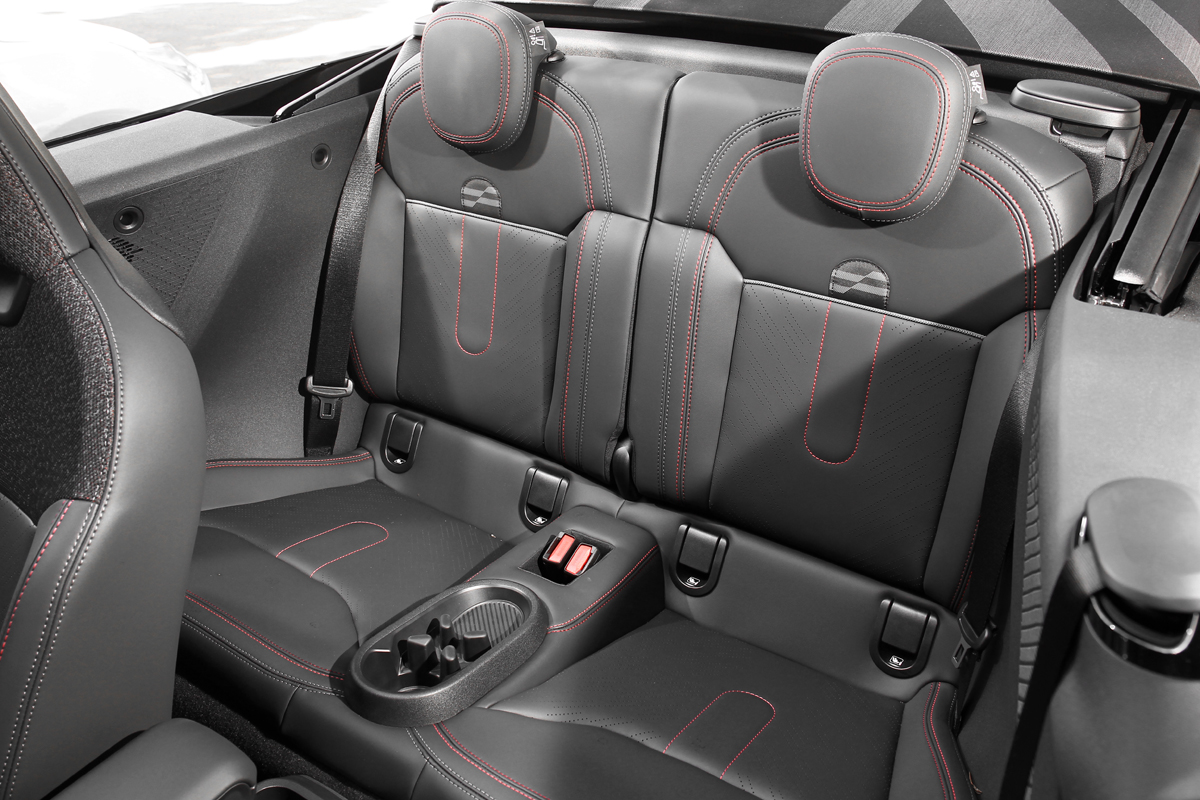 尺碼放大後座連帶也變更舒適了，當然能放置的物品也更多了。