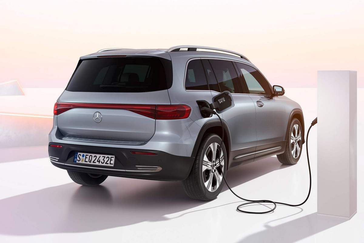 針對起火問題先前軟體更新無效，賓士在一次召回EQB，這次預計將更換電池。