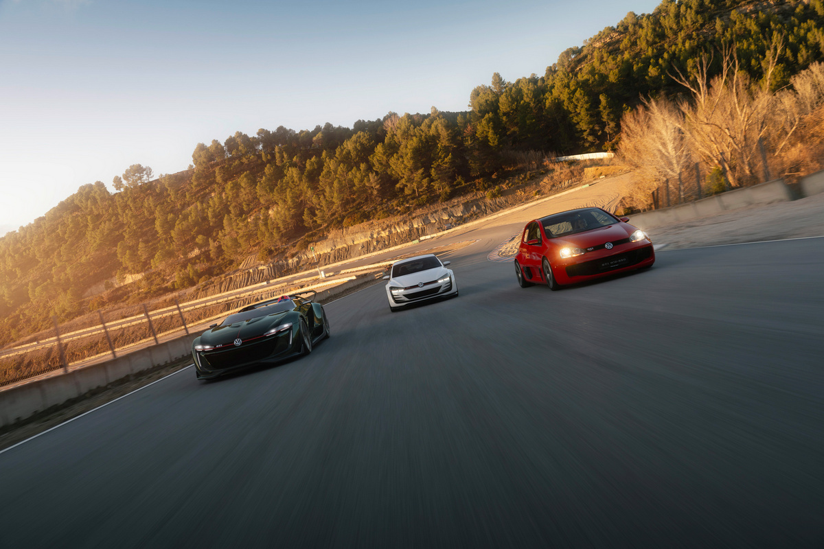 歡慶Golf GTI 50周年，Volkswagen讓Golf GTI Roadster、Golf Design Vision GTI、Golf GTI W12-650再次登場。