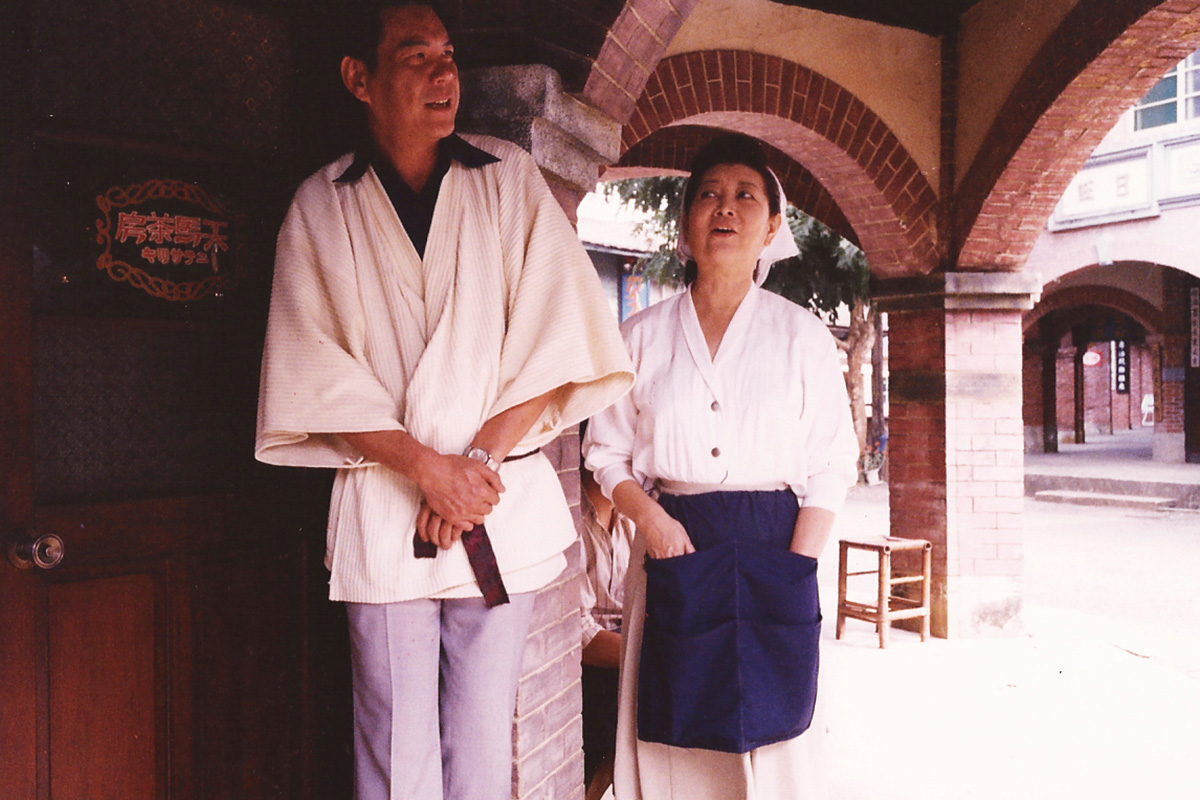 【車勢星聞】《天馬茶房》故事即是以228事件的引爆點「天馬茶房」為背景。圖左起：龍劭華、陳淑芳。（鴻聯國際開發股份有限公司）