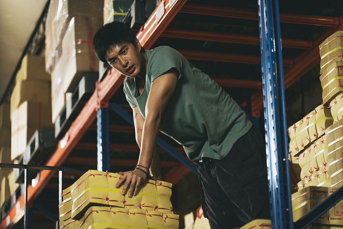 【車勢星聞】《失樂園》曾敬驊為還債搬水泥金紙。(照片提供： 「冬候鳥電影」 、「文策院」)