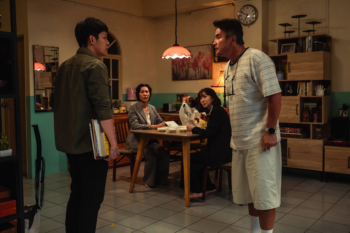 【車勢星聞】《NO GOOD！歐吉桑》李銘順被源少年林毓家嗆聲，一分鐘連珠炮狂罵氣炸。（圖：萬騰文化創意提供） 