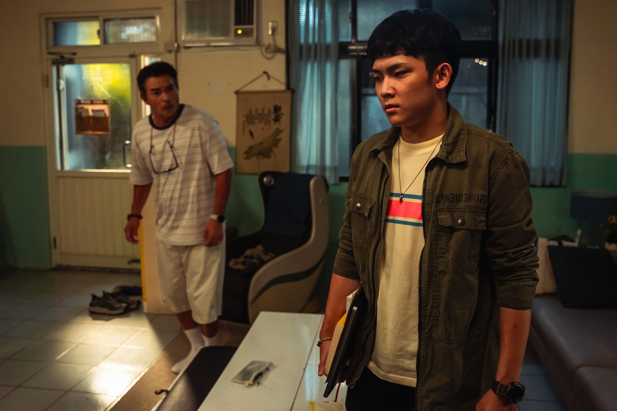 【車勢星聞】《NO GOOD！歐吉桑》李銘順被源少年林毓家嗆聲，一分鐘連珠炮狂罵氣炸。（圖：萬騰文化創意提供） 