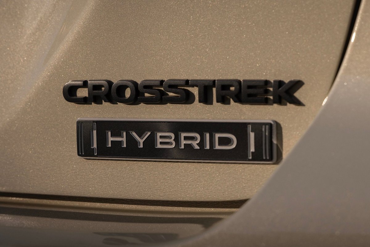 因油箱孔蓋組件密封性不佳，若氣溫偏高而滿油時則易有溢出情況。