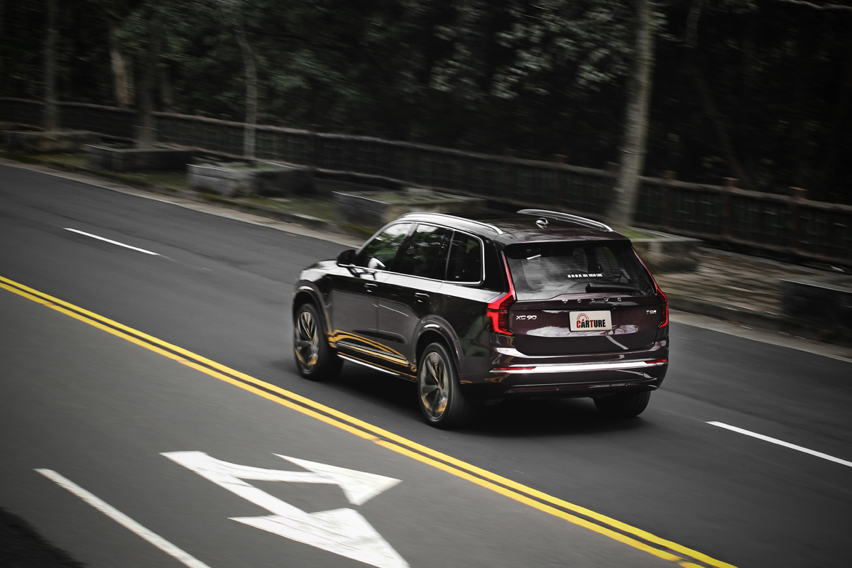 18.8kWh電池提供83公里純電行駛里程和140km/h極速。