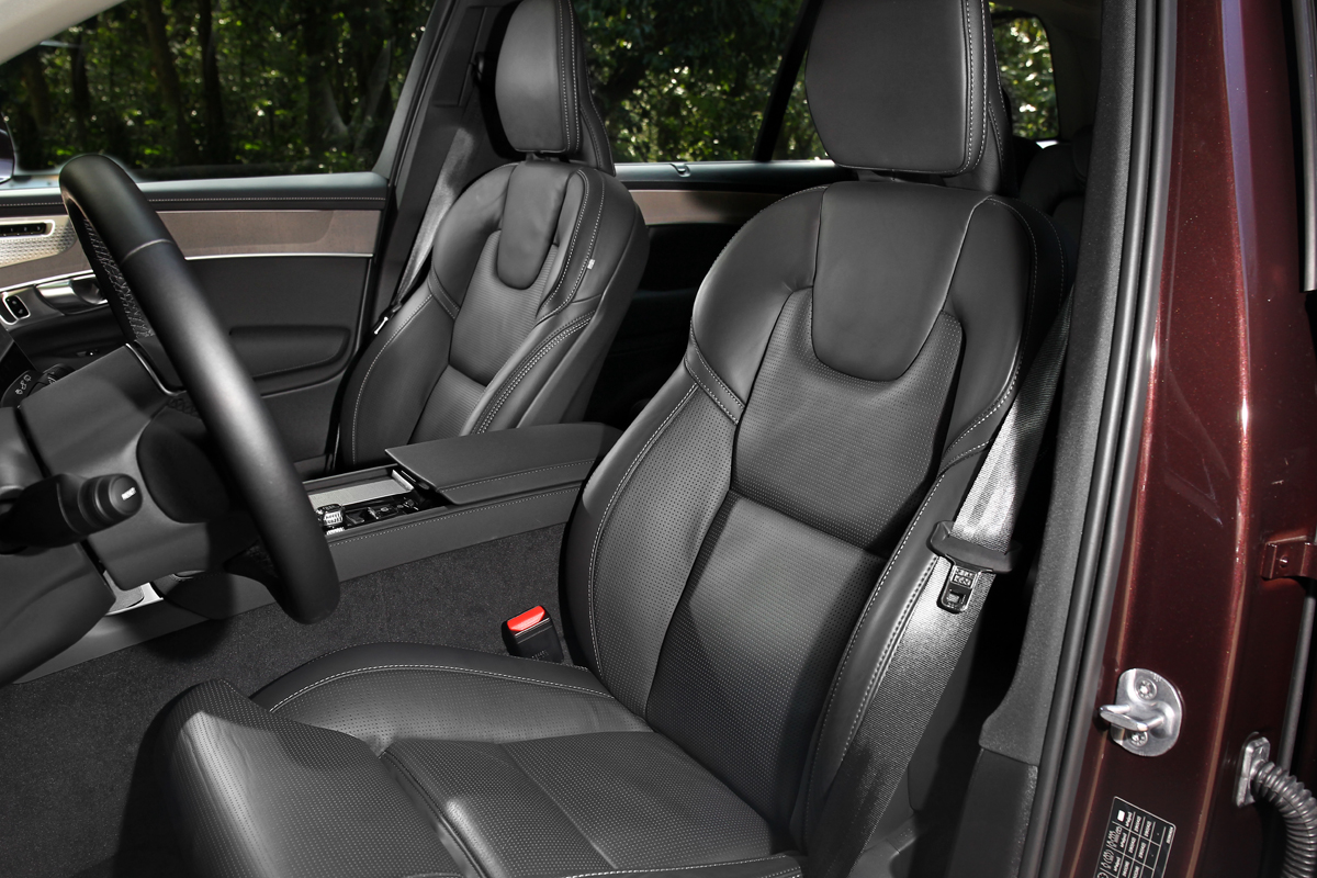 T8配備Nappa真皮附加熱通風和5種模式按摩座椅。