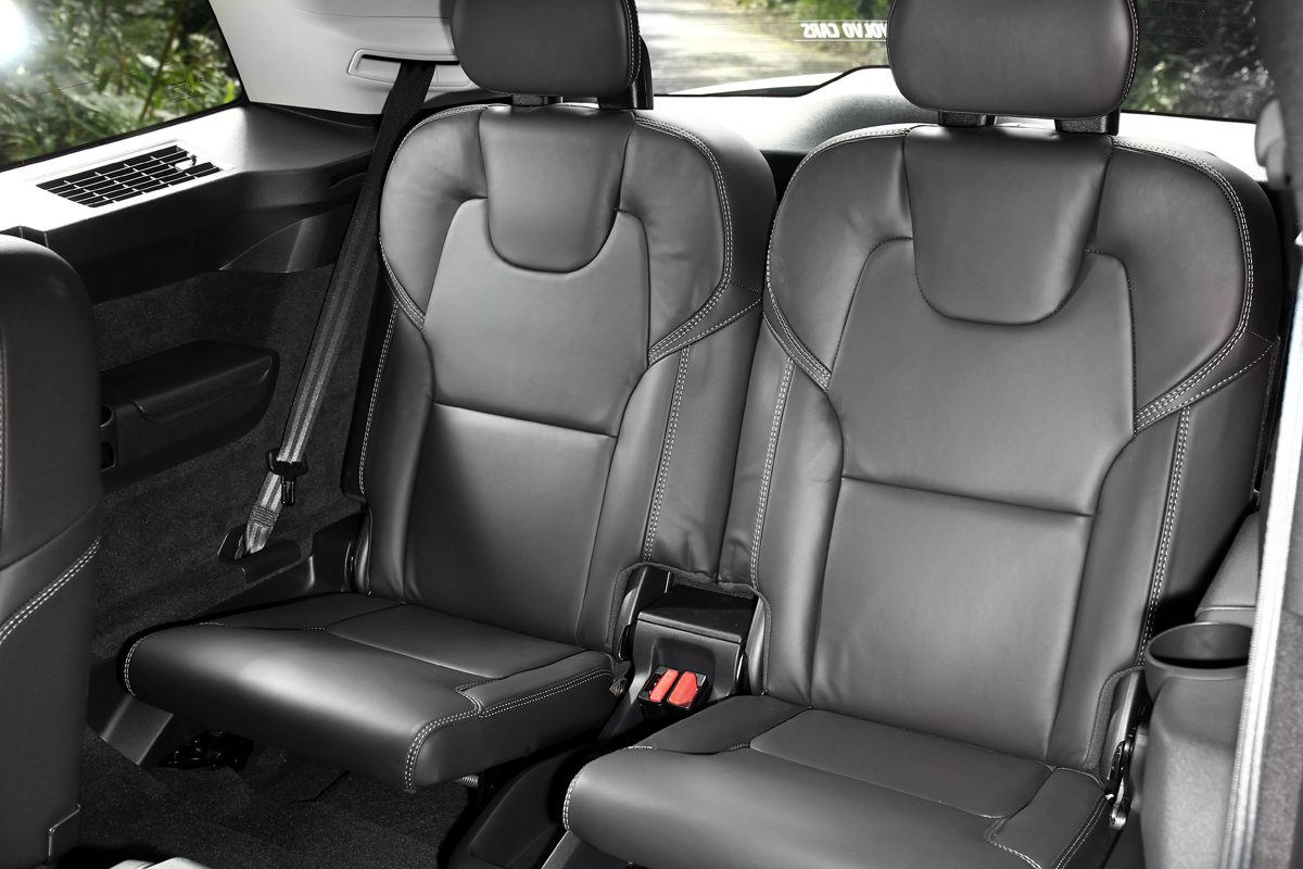 4,953mm車長與2,984mm軸距替第三排帶來不錯的乘坐空間。
