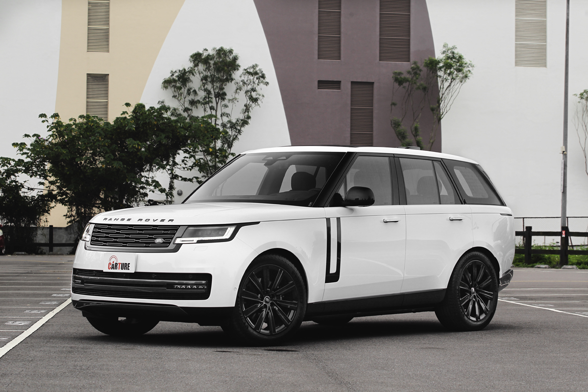 Range Rover 2025年式限定版選Ostuni Pearl White珍珠白。