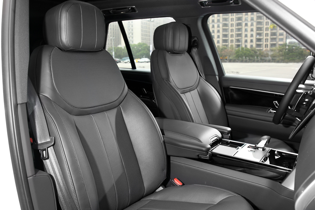 前座具備20向電動調整、加熱/通風/記憶溫莎皮革座椅。