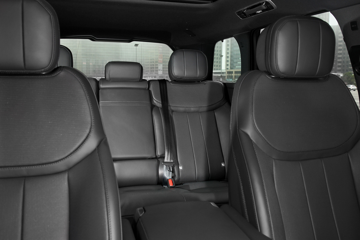 後座也有加熱/通風及椅背電動調整功能。