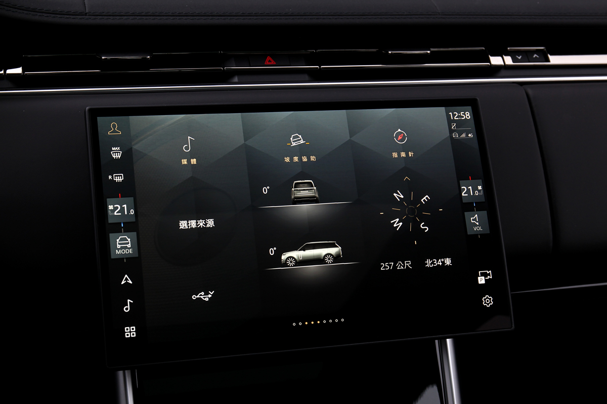 13.1吋中控螢幕條列式主頁讓辨識顯得直覺。