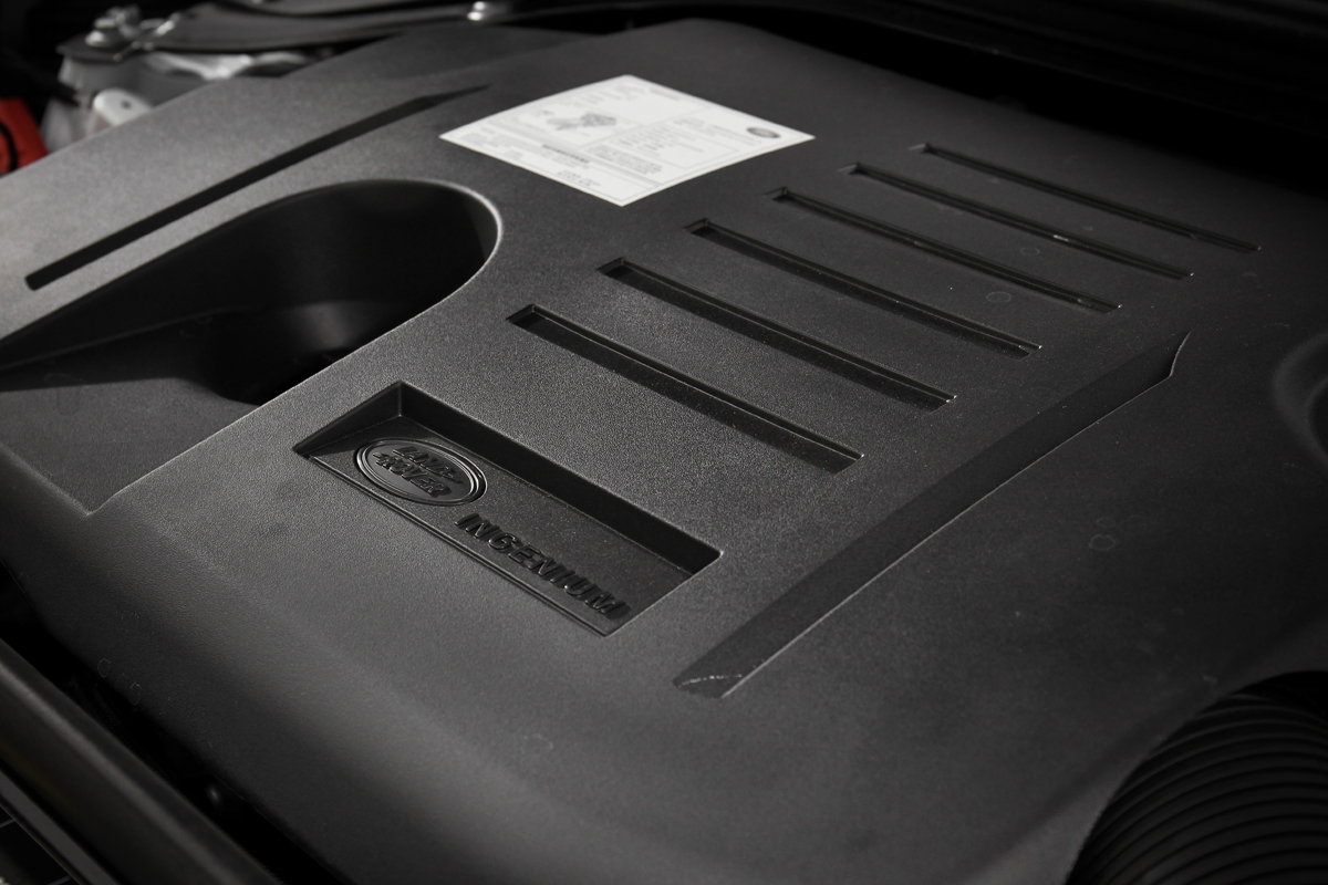 Range Rover 2025年式限定版以Range Rover P400 SE SWB為基礎，搭載3.0升六缸渦輪引擎具有400ps/56kgm最大動力輸出。