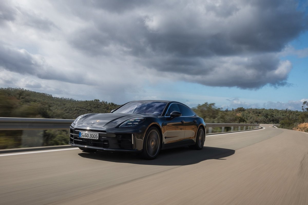 有報導指出Porsche計畫將Taycan與Panamera整合，未來將僅以單一車型提供純電與燃油兩種系統。