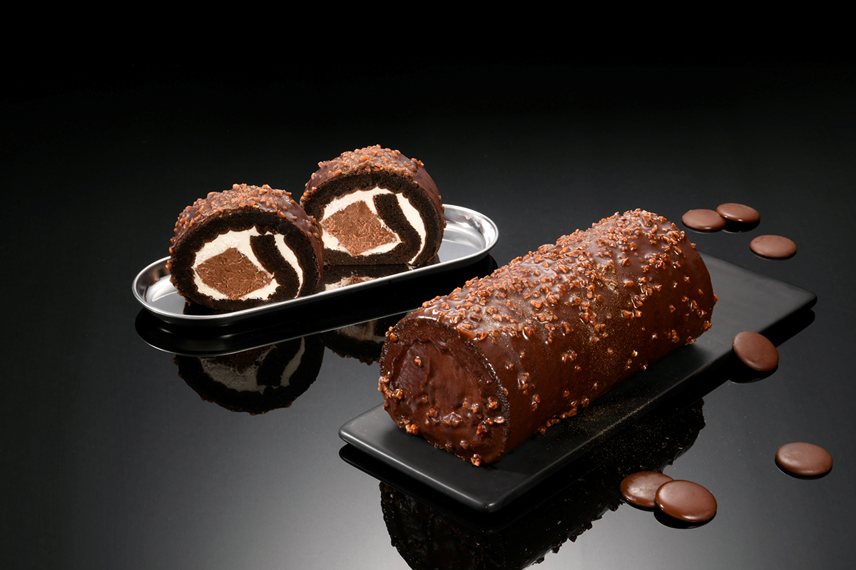 亞尼克「厄瓜多爾脆皮黑巧克力生乳捲」情人節奢華回歸，每日限量200條。（示意圖：品牌提供）